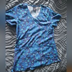 Blue paw prints womens xs scrub top with pockets